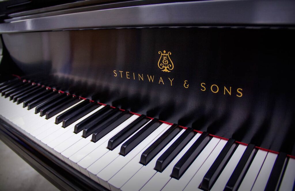 SteinwayLogo Home